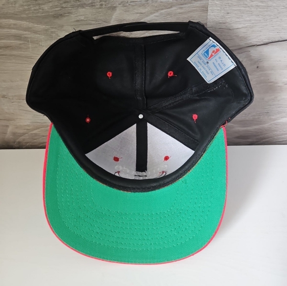 Vintage Chicago Bulls Embroidered NBA Snapback Hat - Picture 3 of 5